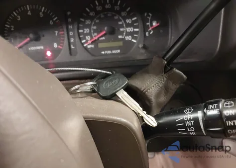 2000 Toyota Sienna Le z USA, uszkodzony, nr VIN 4T3ZF13C3YU243973